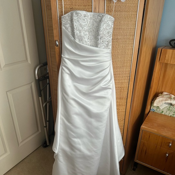 Maggie Sottero White Strapless Wedding Dress Embellished with crystals BN Size12